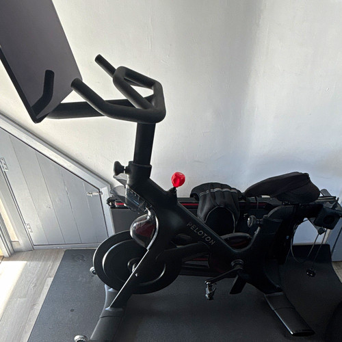 Peloton bike upright exercise - upright,